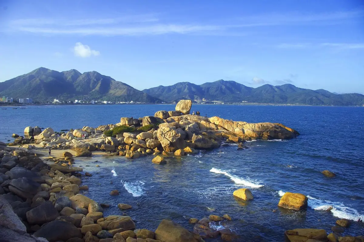 su-tich-hon-chong-nha-trang.webp