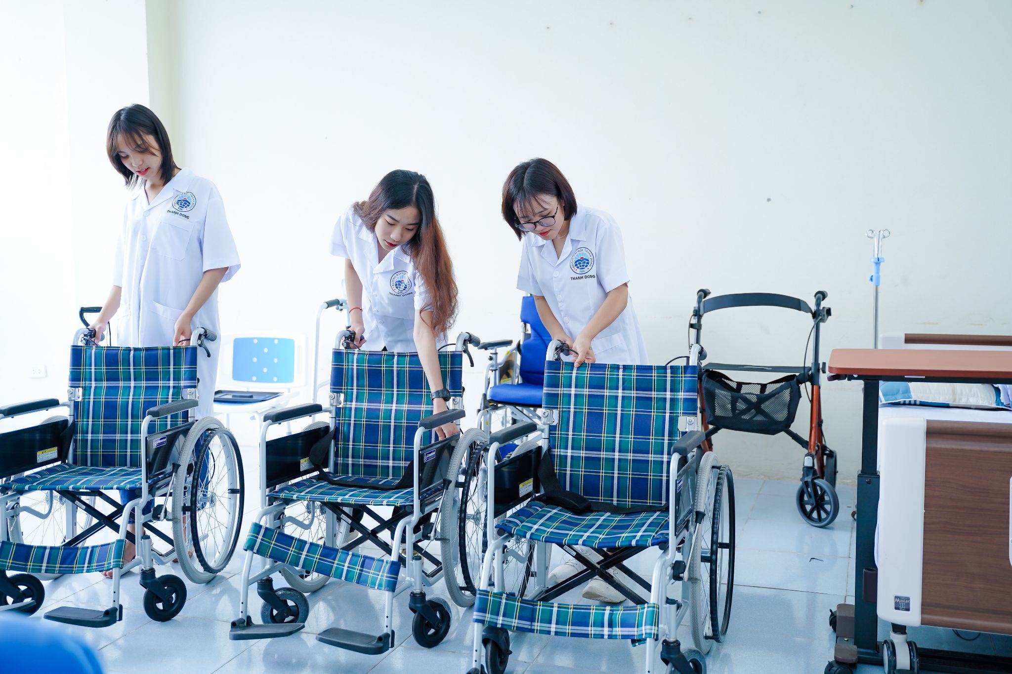 https://s-cnnt-cdn.aicms.vn/cnnt-media/26/5/22/tuyen-sinh-thac-si-dieu-duong-nam-2026--chuong-trinh-dao-tao-ung-dung-thuc-tien-tai-truong-dai-hoc-thanh-dong_6a101fe4dd909.jpg?md5=8aCiwu2HECOqpL5Hbug_Rw&expires=1779685941