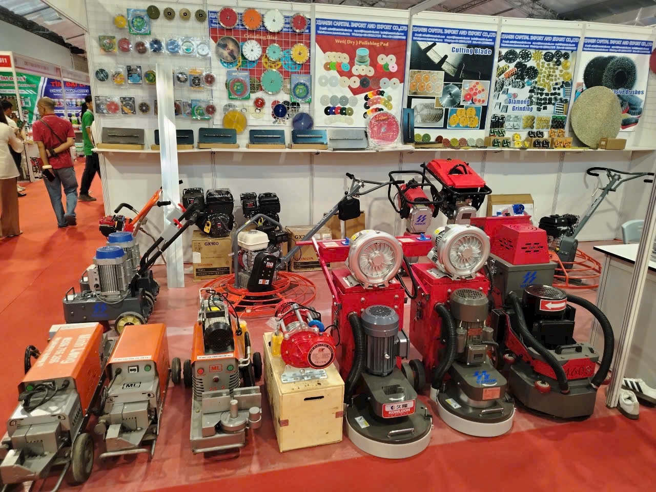 Khu trưng bày thiết bị máy xây dựng