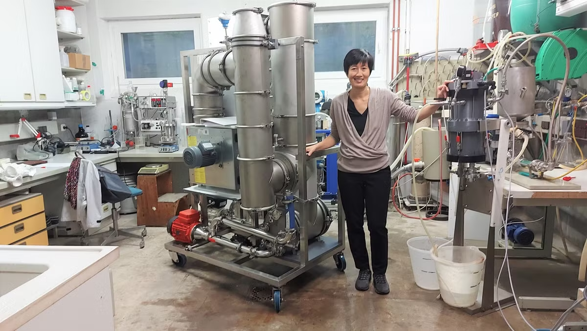 Nhóm nghiên cứu của PGS.TS Nguyễn Minh Tân phát triển công nghệ JEVA nhằm cô đặc nước quả và dịch chiết tự nhiên ở nhiệt độ thấp, góp phần nâng cao giá trị nông sản Việt Nam bằng công nghệ chế biến sâu.