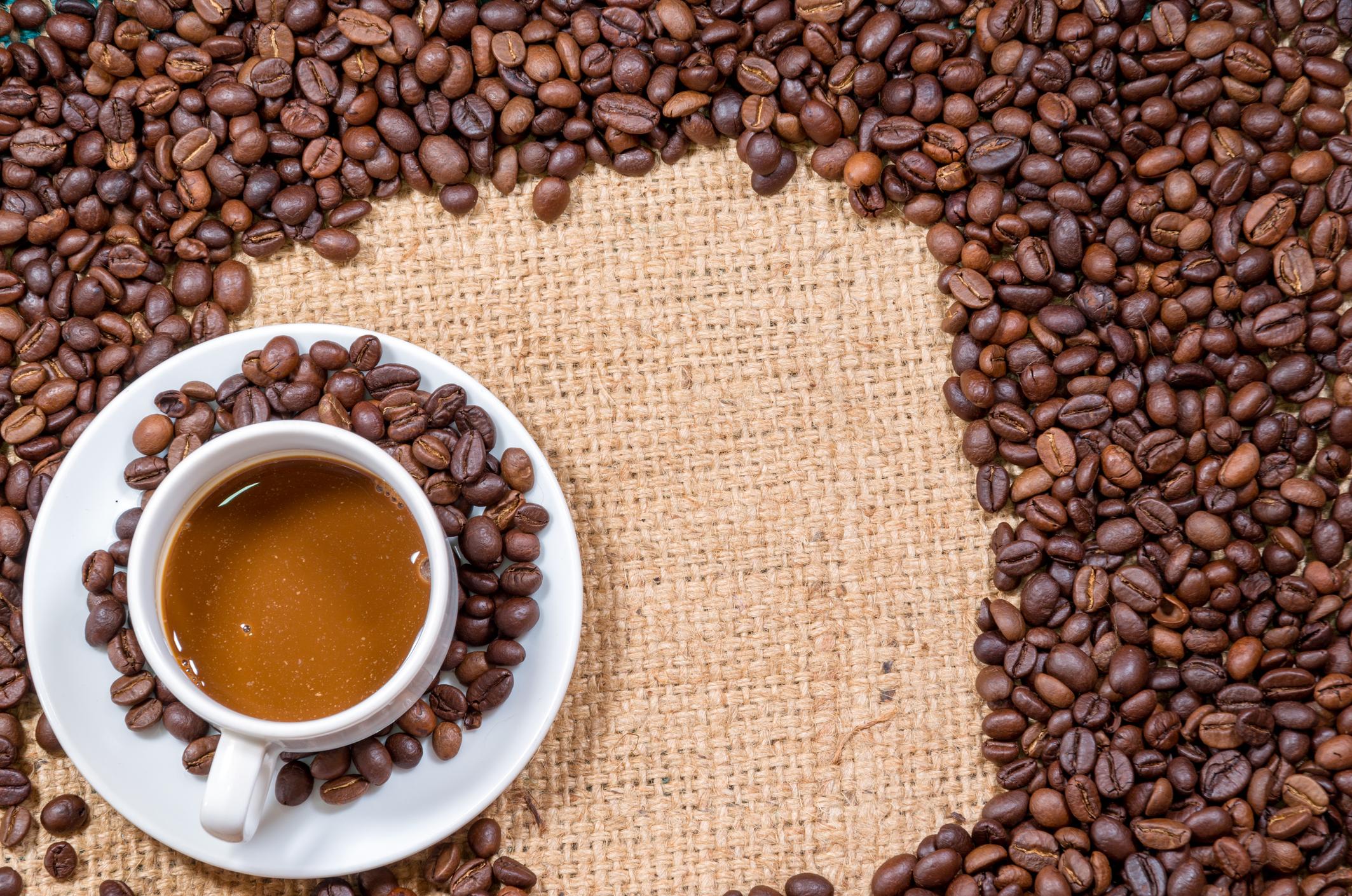 Cà phê Arabica Sơn La nổi bật với hương thơm dịu nhẹ, vị chua thanh tự nhiên và hậu vị ngọt kéo dài.