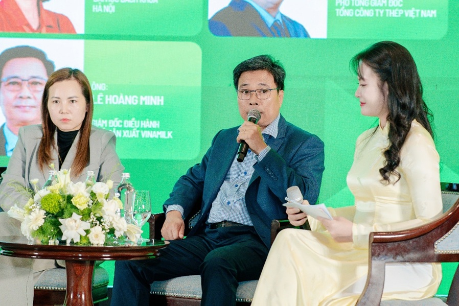 Ông Lê Hoàng Minh - Giám đốc điều hành Sản xuất kiêm Trưởng dự án Net Zero của Vinamilk chia sẻ tại Diễn đàn quốc gia về Môi trường và Khí hậu 2026.