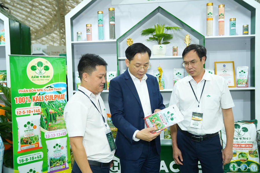 Năm 2026, Supe Lâm Thao giới thiệu ra thị trường 11 sản phẩm phân bón mới. Ảnh: Supe Lâm Thao