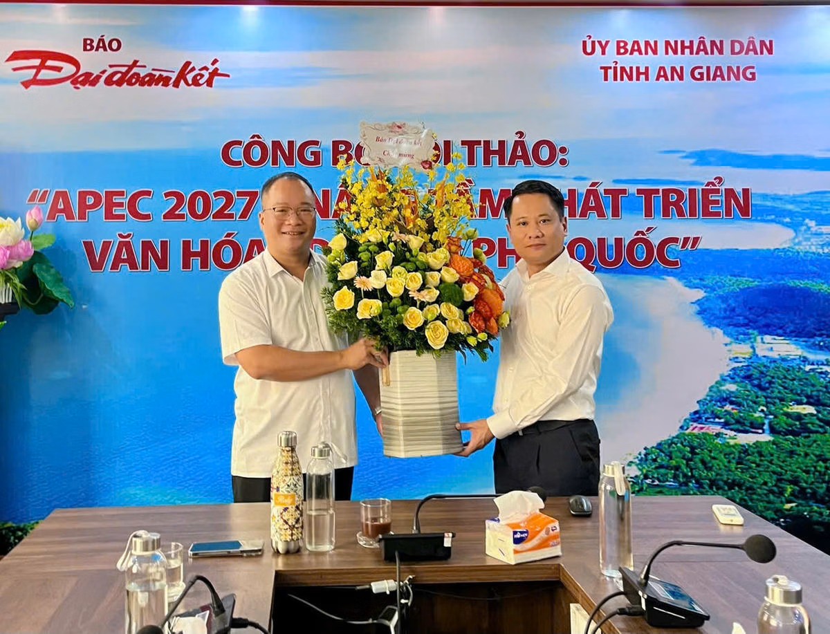 Thăng cấp bậc hàm Đại tá đối với TS. Nguyễn Đăng Khang – Phó Tổng Biên tập Báo Đại Đoàn Kết