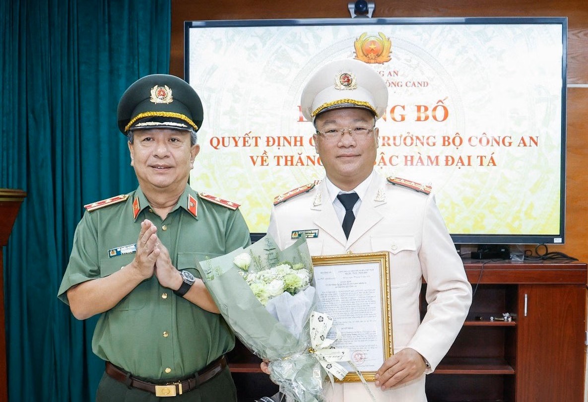 Thăng cấp bậc hàm Đại tá đối với TS. Nguyễn Đăng Khang – Phó Tổng Biên tập Báo Đại Đoàn Kết