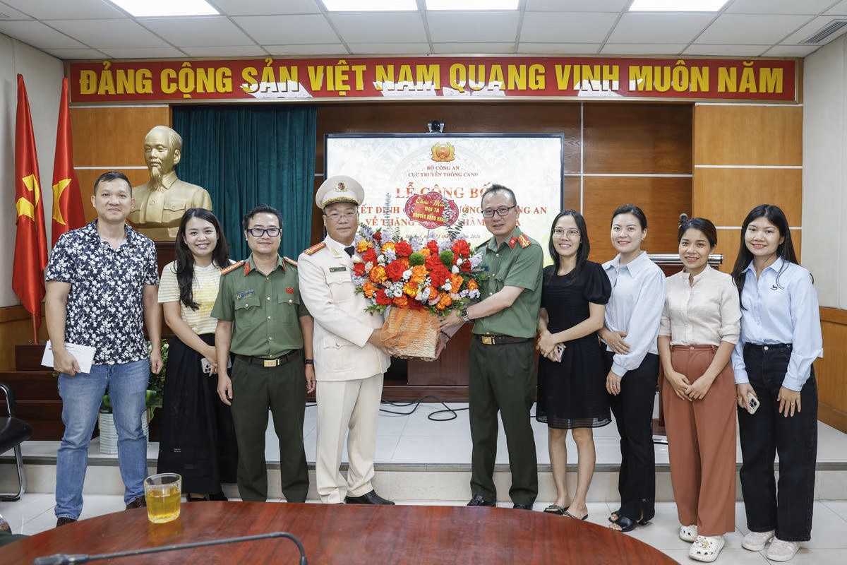 Thăng cấp bậc hàm Đại tá đối với TS. Nguyễn Đăng Khang – Phó Tổng Biên tập Báo Đại Đoàn Kết