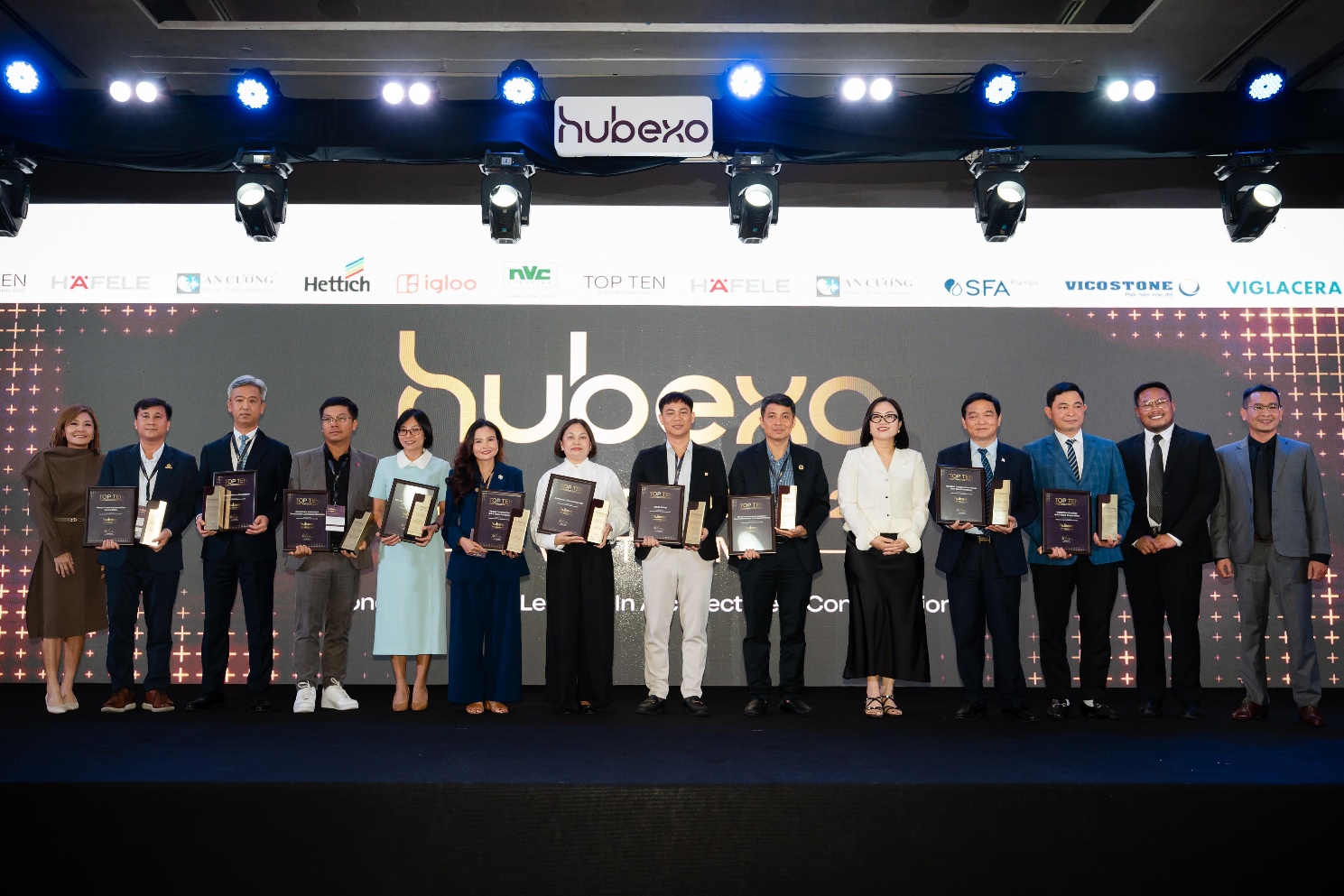 Tại lễ trao giải Hubexo Asia Awards 2026 diễn ra ngày 05/06/2026, Viglacera đã được xướng tên trong Top 10 Chủ đầu tư hàng đầu Việt Nam, ghi nhận kết quả phát triển trong lĩnh vực khu công nghiệp và nhà ở trong thời gian qua.