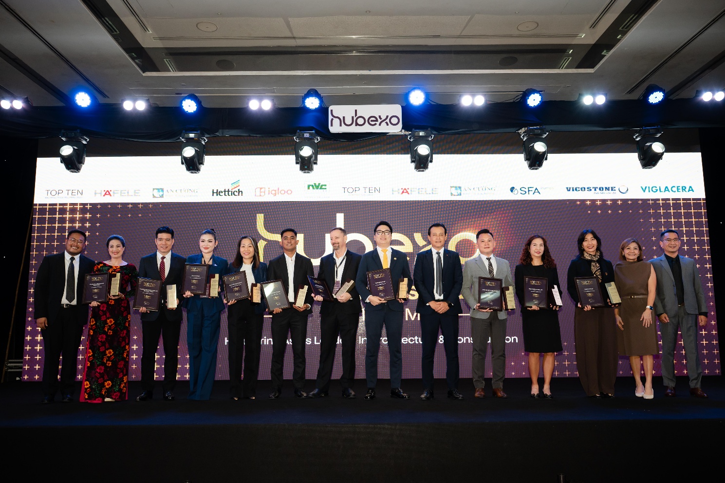 Tại lễ trao giải Hubexo Asia Awards 2026 diễn ra ngày 05/06/2026, Viglacera đã được xướng tên trong Top 10 Chủ đầu tư hàng đầu Việt Nam, ghi nhận kết quả phát triển trong lĩnh vực khu công nghiệp và nhà ở trong thời gian qua.