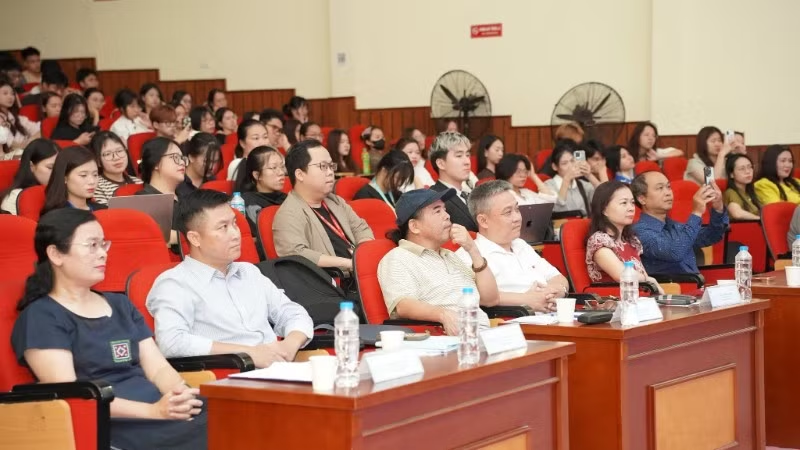 Cuộc thi có sự tham gia của giới chuyên môn và đông đảo sinh viên.