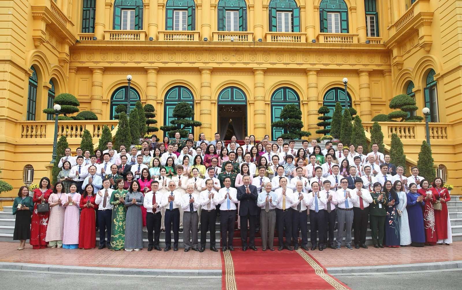 tbt-ctn-va-bao-chi-17817528779582042209851.jpg