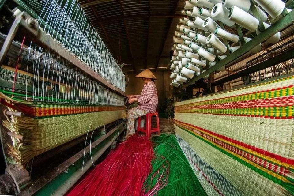 Giữ gìn nghề truyền thống không chỉ tạo sinh kế cho người dân mà còn góp phần bảo tồn những giá trị văn hóa đặc sắc của làng quê Việt Nam.
