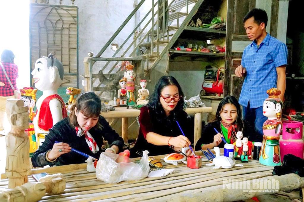 Du lịch làng nghề đang mở ra hướng phát triển mới cho nhiều địa phương nông thôn.