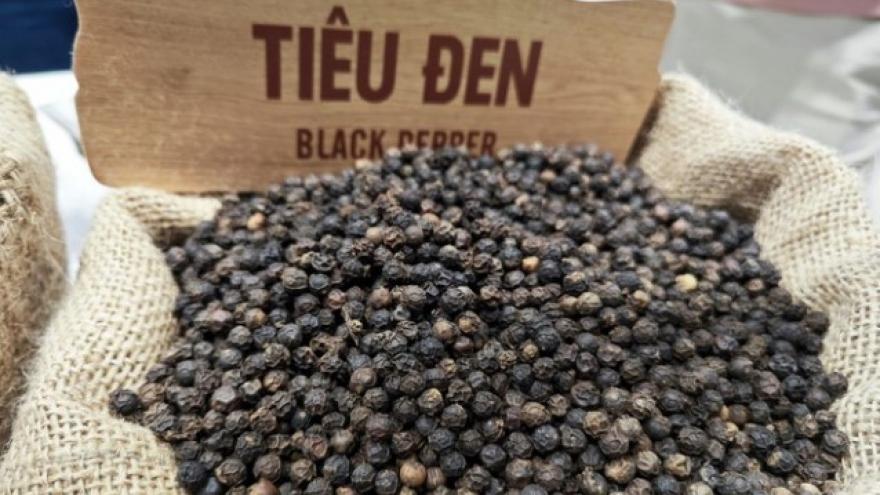 Hồ tiêu đen Việt Nam tiếp tục giữ vai trò quan trọng trên thị trường xuất khẩu với mức giá dao động từ 6.100-6.200 USD/tấn.