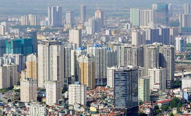 Các công trình bê tông và mật độ xây dựng dày đặc khiến nhiệt lượng tích tụ mạnh, hình thành hiệu ứng đảo nhiệt đô thị, góp phần làm gia tăng các hiện tượng mưa cực đoan và giông lốc bất thường.
