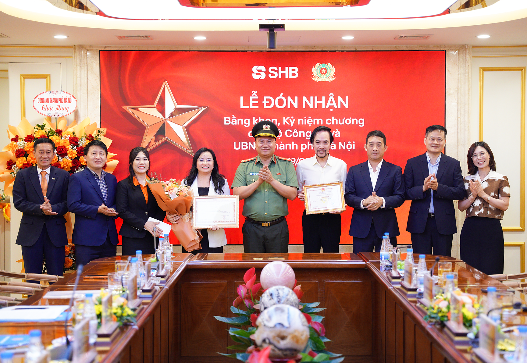 SHB vinh dự nhận Bằng khen của Bộ Công an vì những thành tích xuất sắc trong phong trào Toàn dân bảo vệ an ninh Tổ quốc.