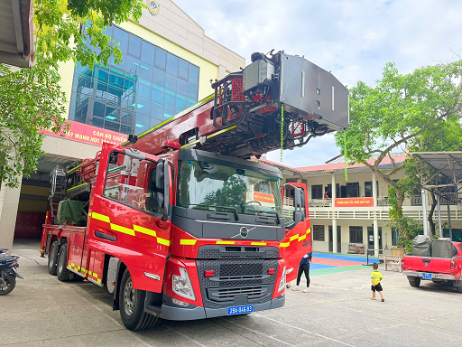 Các phương tiện được trưng bày sạch sẽ, gọn gàng phục vụ buổi trải nghiệm, tham quan