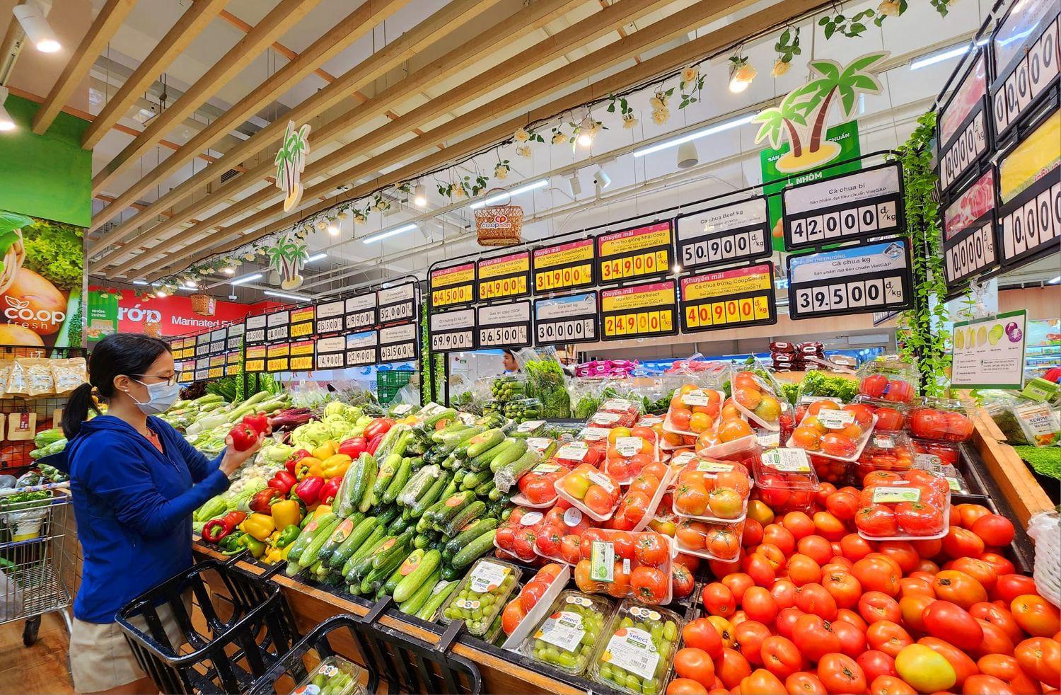 Vissan, Satra và Saigon Co.op đẩy mạnh chuẩn hóa chuỗi cung ứng, ứng dụng truy xuất nguồn gốc bằng mã QR nhằm nâng cao an toàn thực phẩm và niềm tin của người tiêu dùng.