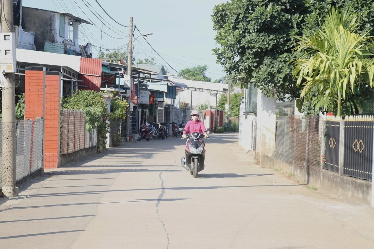 Hạ tầng giao thông được đầu tư đồng bộ góp phần thay đổi diện mạo nông thôn và nâng cao chất lượng đời sống người dân xã Hà Nha.