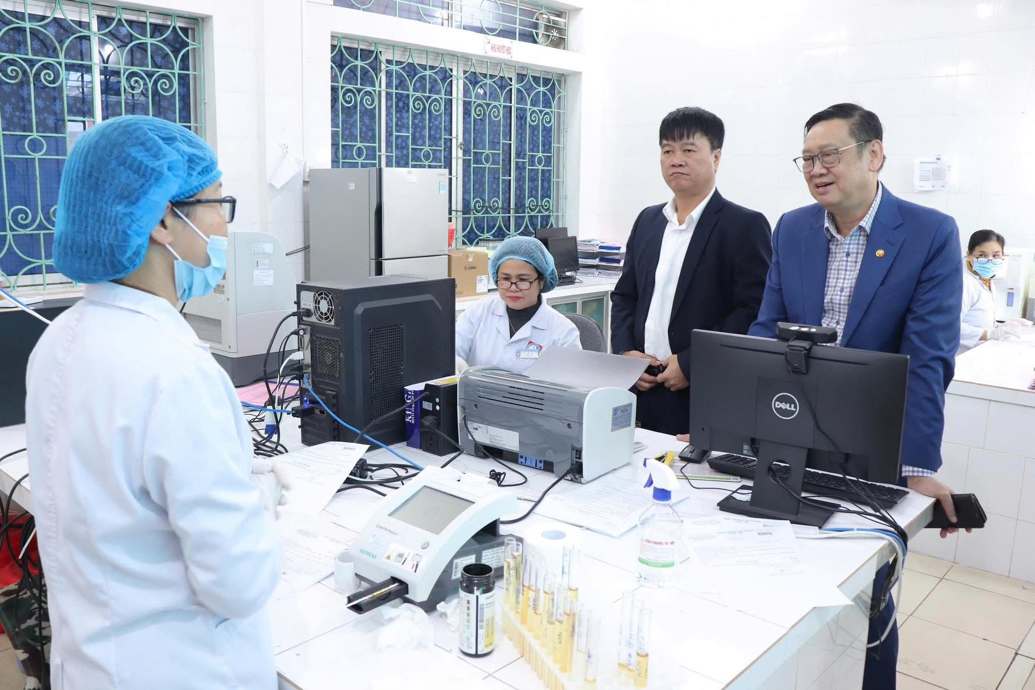 Đoàn công tác Hà Nội khảo sát và làm việc với đơn vị y tế tại Cao Bằng.