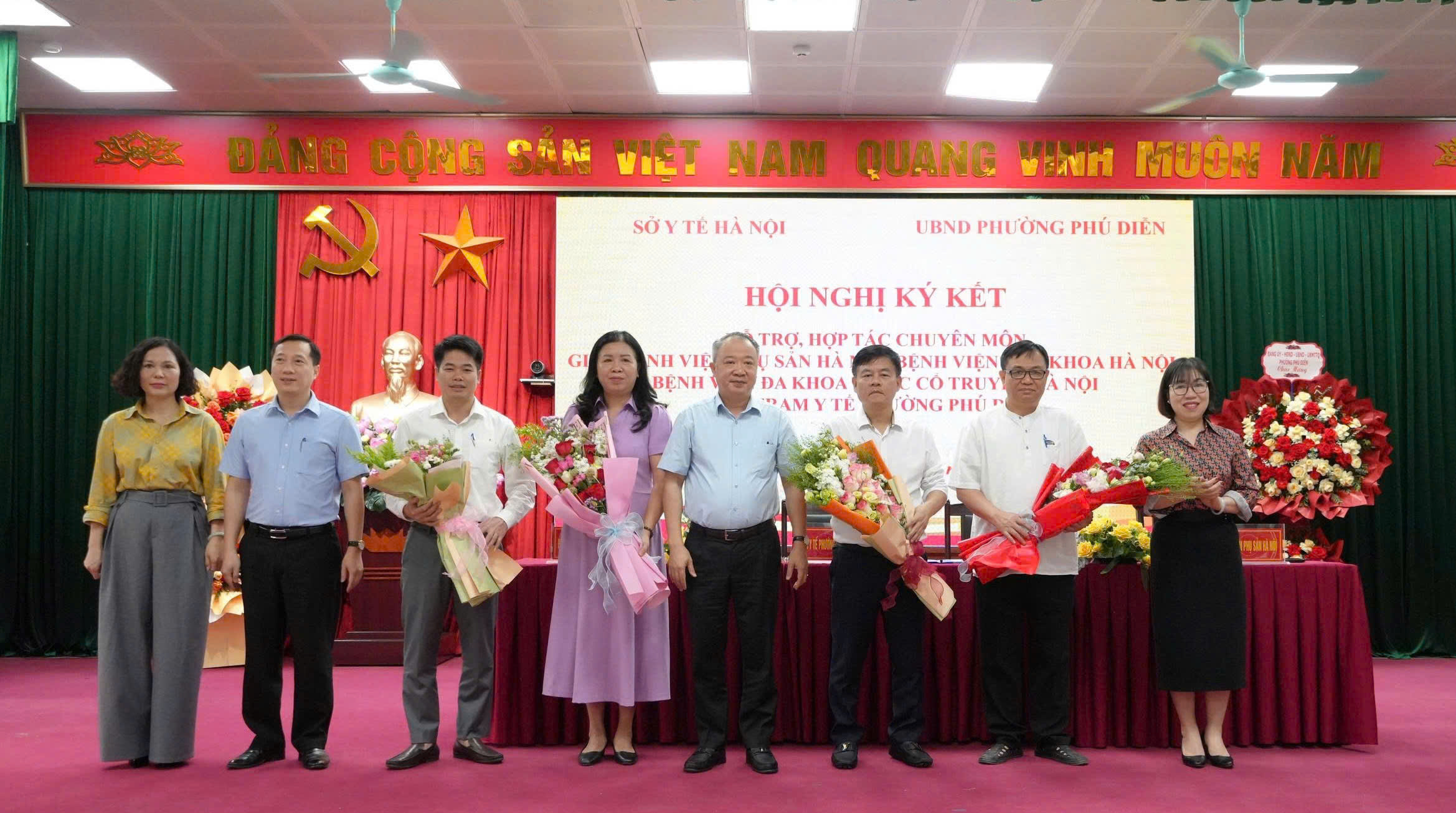 Lễ ký kết hợp tác giữa Bệnh viện Đa khoa Y học cổ truyền Hà Nội và Trạm y tế phường