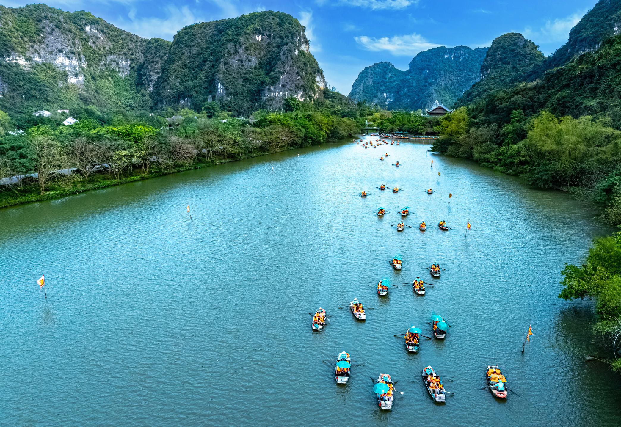 Những cung đường xanh dưới tán rừng nguyên sinh tại Ba Vì mang đến không gian thư giãn và trải nghiệm gần gũi với thiên nhiên.