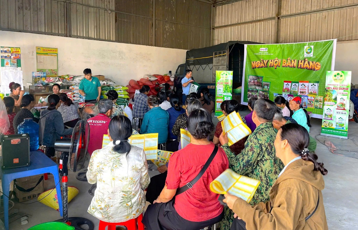 Supe Lâm Thao tăng kết nối với nông dân qua chuỗi ngày hội bán hàng