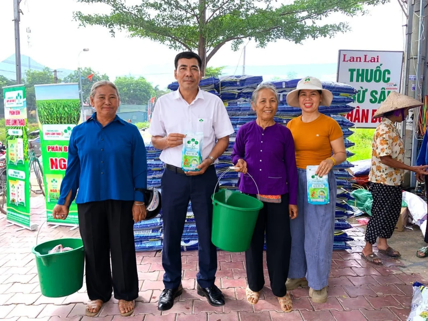 Supe Lâm Thao tăng kết nối với nông dân qua chuỗi ngày hội bán hàng