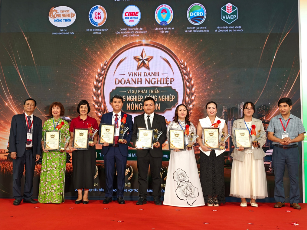 Công ty Cổ phần Nicotex được vinh danh vì sự phát triển nông nghiệp, công nghiệp nông thôn
