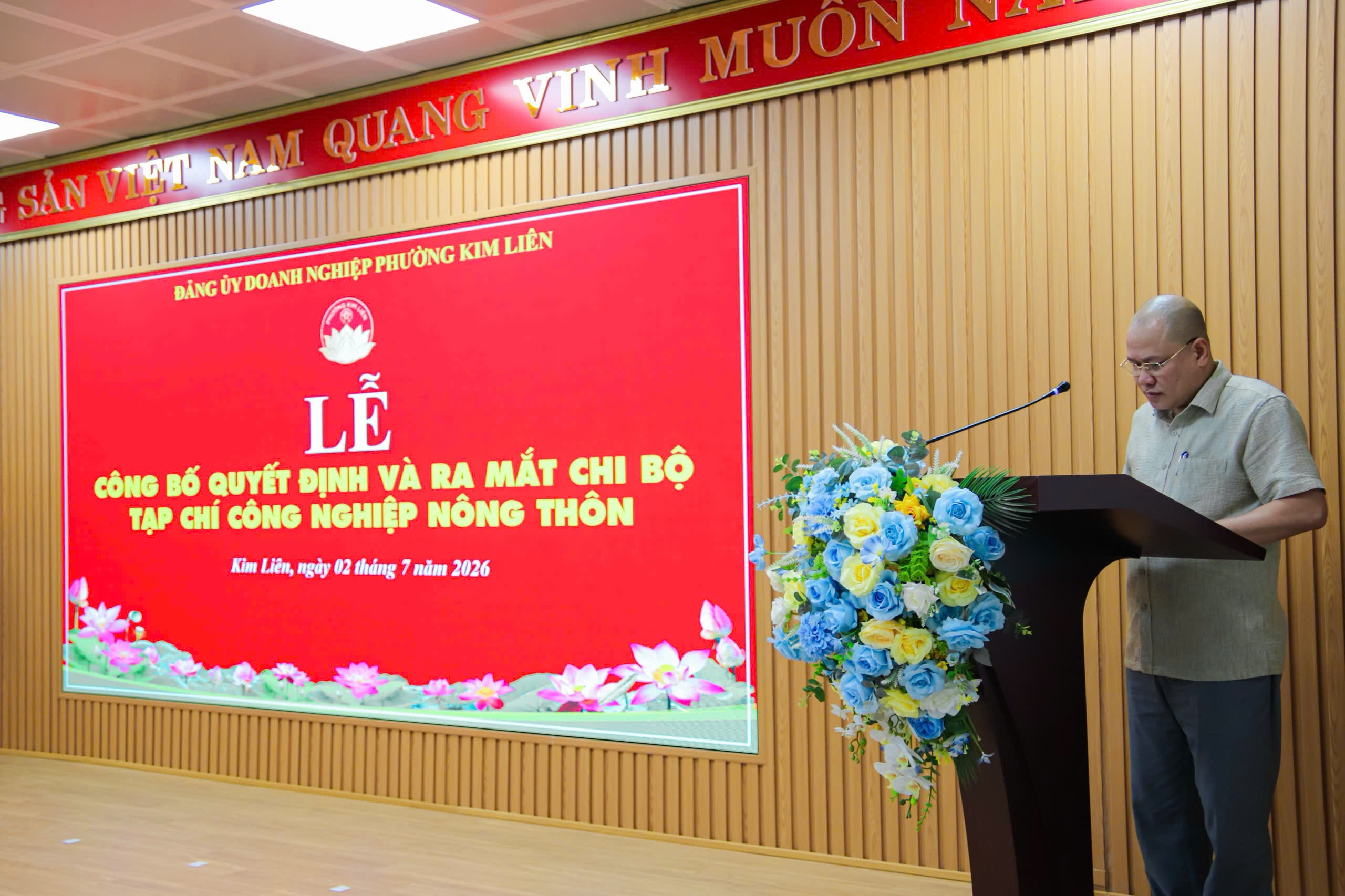 Đồng chí Nguyễn Nam Thắng – Phó Bí thư Đảng ủy Doanh nghiệp công bố Quyết định thành lập Chi bộ Tạp chí Công nghiệp Nông thôn