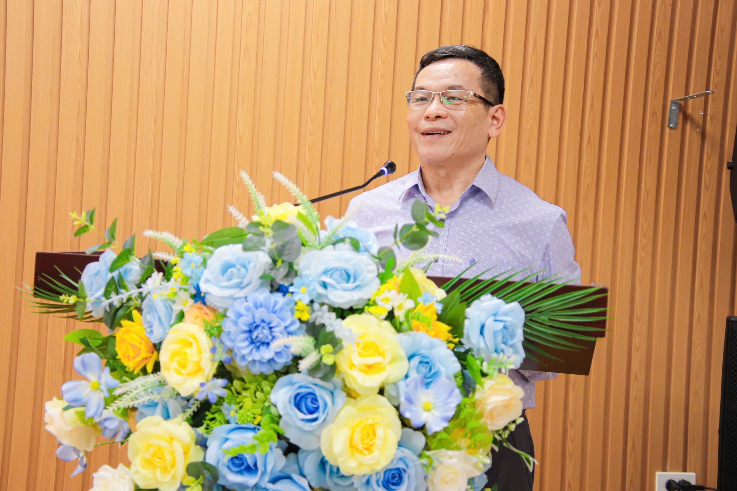 Đ/c Trần Thanh Bình (Bí thư chi bộ Hội cơ khí Nông nghiệp Việt Nam) phát biểu tham luận tại Hội nghị