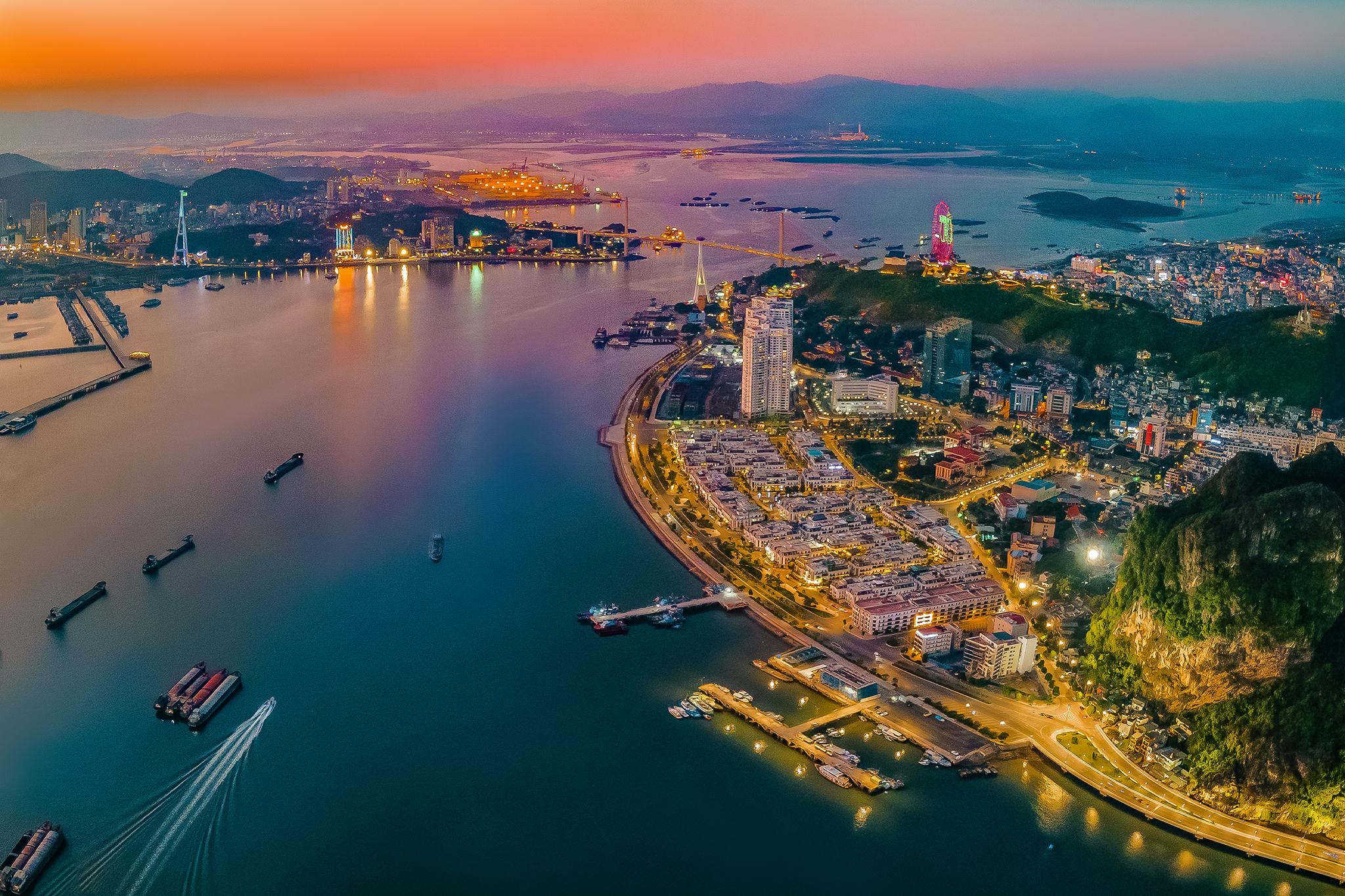 Loạt quy hoạch chiến lược vừa được công bố được kỳ vọng tạo động lực để Quảng Ninh bứt phá về hạ tầng, kinh tế biển, logistics và thu hút đầu tư trong giai đoạn phát triển mới.
