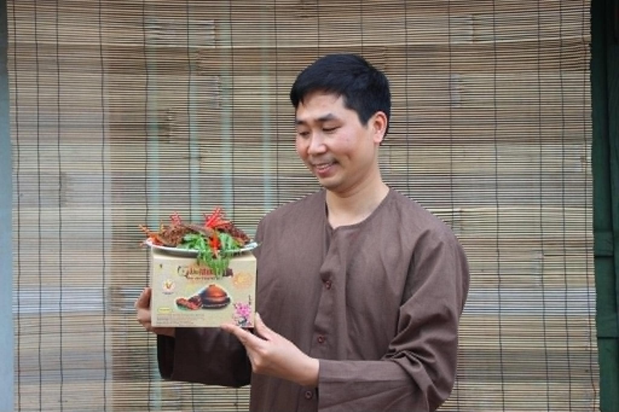 Đưa sản phẩmlên không gian mạng tiếp cận tới nhiều khách hàng. - Ảnh: Trần Quỳnh