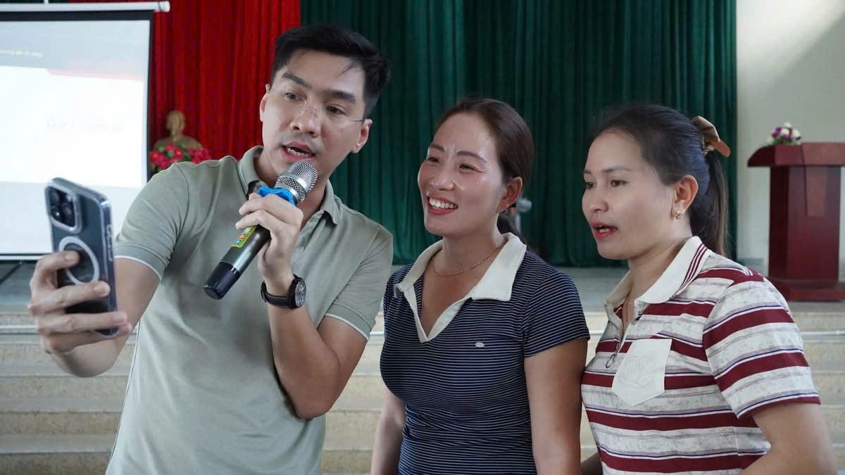 Xã Phượng Dực liên kết mời các KOL giàu kinh nghiệm livetreams các nền tảng về dạy bà con trong xã. Nguồn: Xã Phượng Dực.