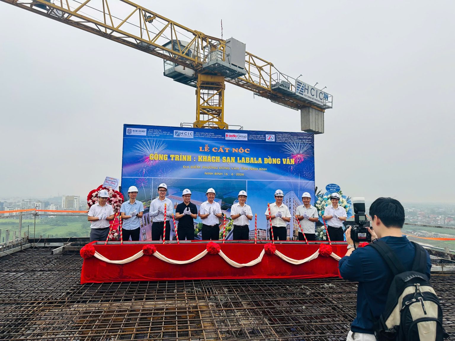 Lễ cất nóc khách sạn LABALA Đồng Văn, tỉnh Ninh Bình