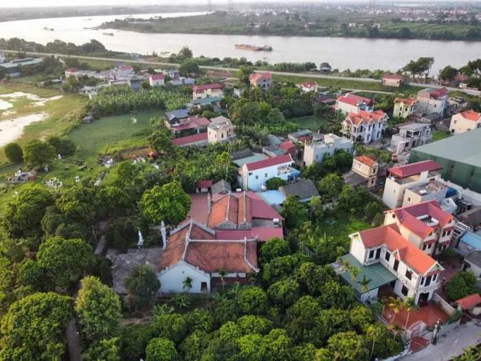 Toàn cảnh xã Hồng Vân (TP. Hà Nội) với không gian xanh ven sông Hồng, địa phương đang phát triển kinh tế xanh, du lịch sinh thái và xây dựng nông thôn mới thông minh.