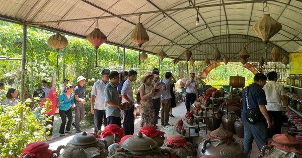 Khu du lịch làng nghề sinh vật cảnh Hồng Vân đạt chuẩn OCOP 4 sao, trở thành điểm đến hấp dẫn gắn với phát triển du lịch cộng đồng và kinh tế xanh của Hà Nội.