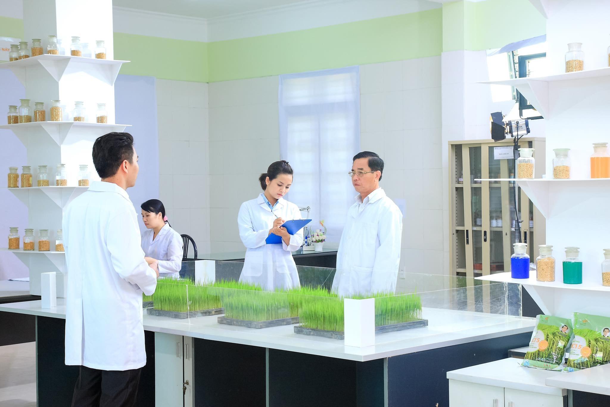 Nghiên cứu công nghệ sinh học được xem là nền tảng quan trọng để phát triển các giống cây trồng, vật nuôi có năng suất và khả năng thích ứng cao.