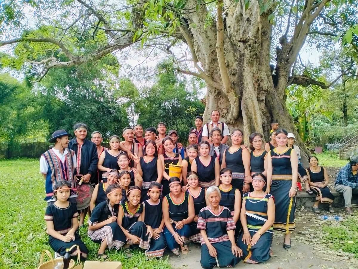 doi-cong-chieng-mua-xoang-cua-lang-plei-duan-17865324605841575192569.jpg?md5=ACwpXFIb7uv_7SKonXQcoA&expires=1786904024
