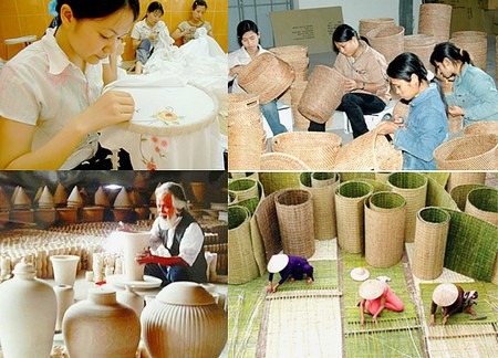 Một doanh nghiệp rời làng, ai sẽ thay thế những công việc phía sau?