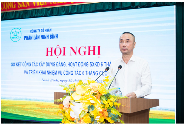 Ông Phạm Mạnh Ninh, Bí thư Đảng ủy, Chủ tịch HĐQT Công ty chỉ đạo tại Hội nghị.