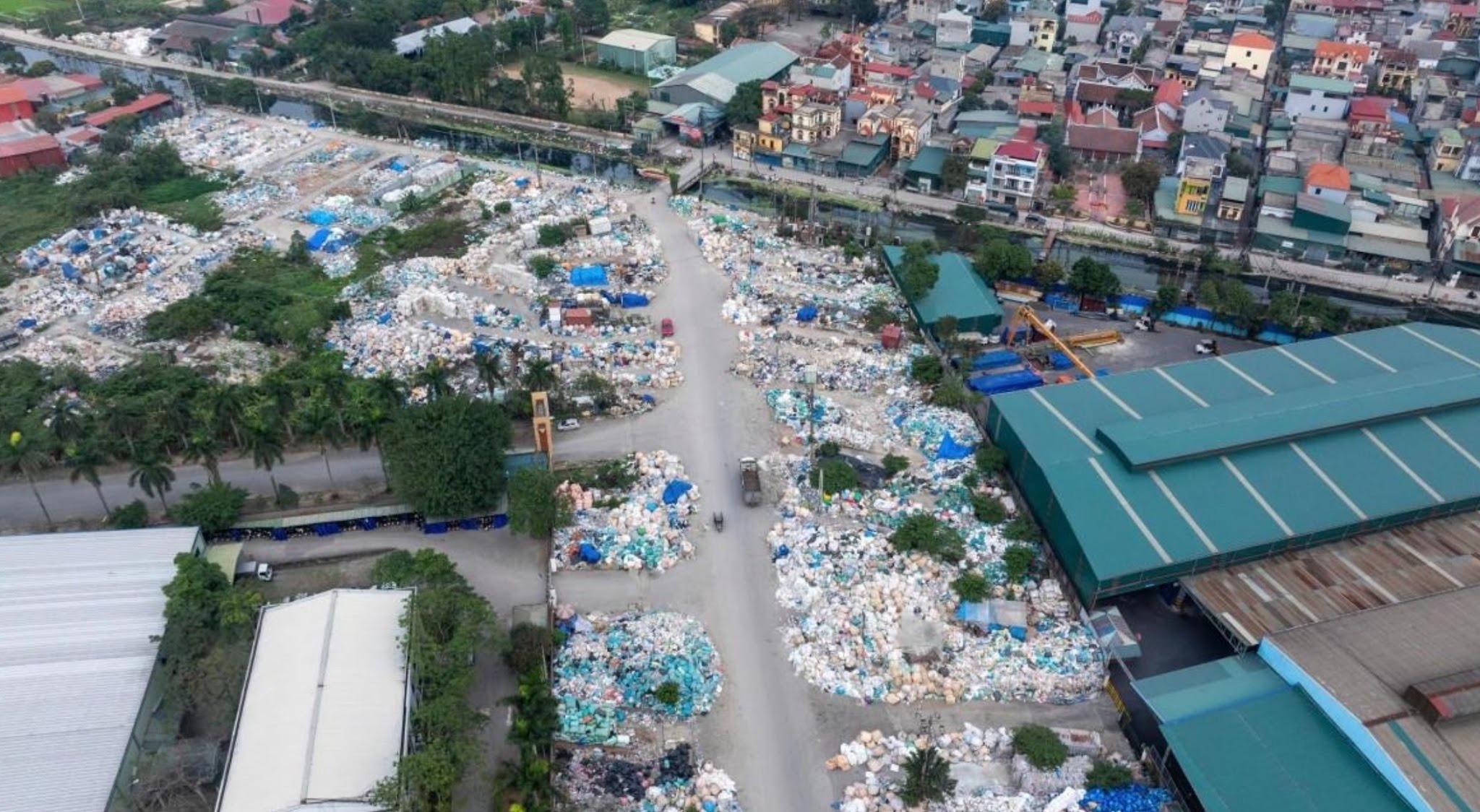 Làng nghề trước áp lực xanh hóa: Ai sẽ dẫn đầu cuộc chuyển đổi công nghiệp nông thôn?