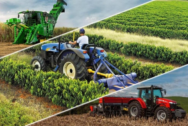 Máy nông nghiệp có công suất phù hợp đang thực hiện công việc trên diện tích sản xuất quy mô vừa.