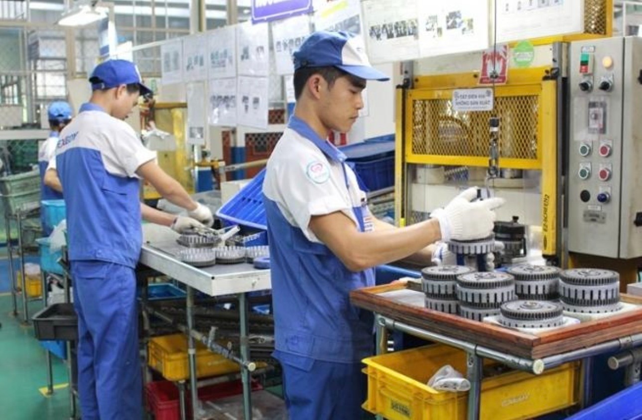 Sản phẩm công nghiệp: Thị trường lớn phía sau kệ siêu thị