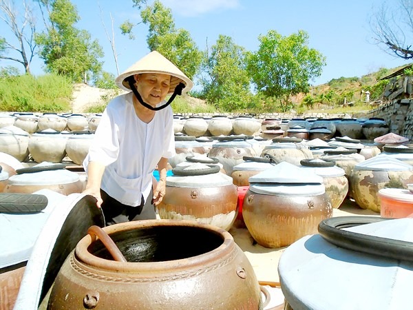 Nghề truyền thống cần người trẻ: Ai sẽ giữ lửa và đưa nghề đi xa?