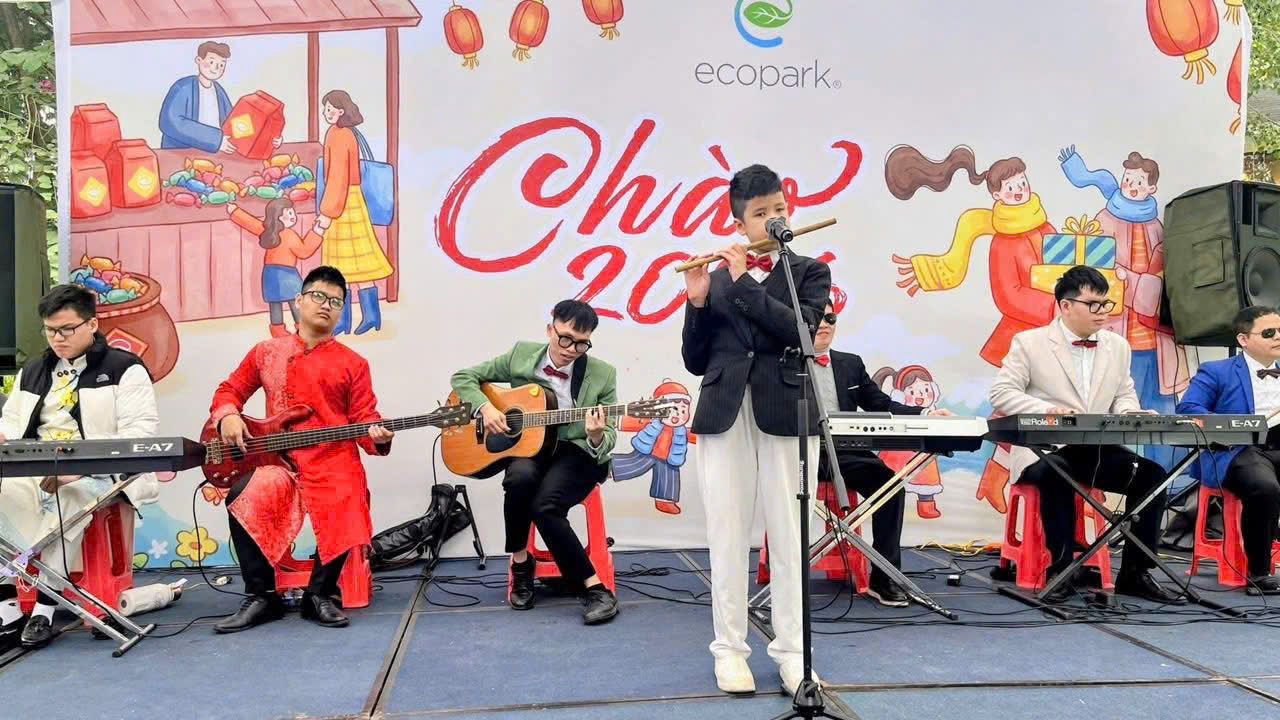 TIẾNG SÁO TỪ BÓNG TỐI, TIẾNG ĐỜI TỪ NGHỊ LỰC: Cậu bé khiếm thị Trần Đình Vinh Quang và hành trình bước tới ánh sáng bằng âm nhạc