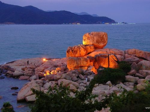 Hòn Chồng Nha Trang – Dấu ấn thiên nhiên giữa lòng phố biển