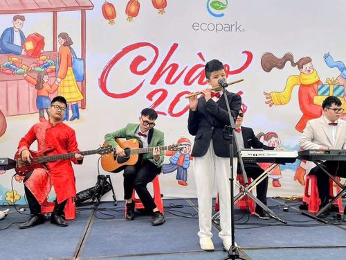 TIẾNG SÁO TỪ BÓNG TỐI, TIẾNG ĐỜI TỪ NGHỊ LỰC: Cậu bé khiếm thị Trần Đình Vinh Quang và hành trình bước tới ánh sáng bằng âm nhạc