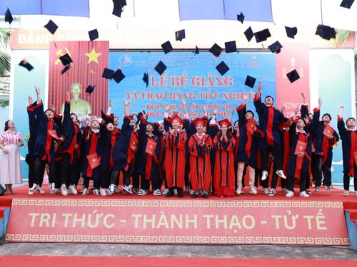 TRƯỜNG CAO ĐẲNG ĐIỆN TỬ - ĐIỆN LẠNH HÀ NỘI TỔ CHỨC LỄ BẾ GIẢNG VÀ TRAO BẰNG TỐT NGHIỆP NĂM 2026