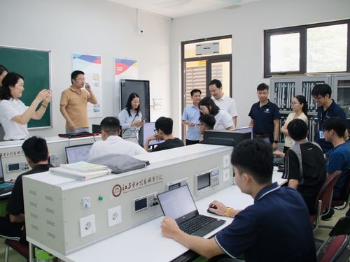 Hơn 20 ngành, nhóm ngành đại học được miễn học phí, có ngành nhận hỗ trợ hơn 5 triệu đồng/tháng