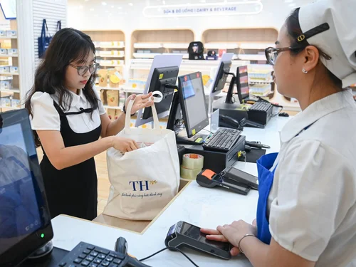 Từ túi ni-lông đến kinh tế tuần hoàn: Khi tập đoàn TH “xanh hóa” hành vi tiêu dùng tại điểm bán lẻ